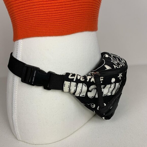 Golden Goose Doodle Print Fanny Pack - Bold, Stylish Belt Bag for Streetwear - Picture 8 of 8
